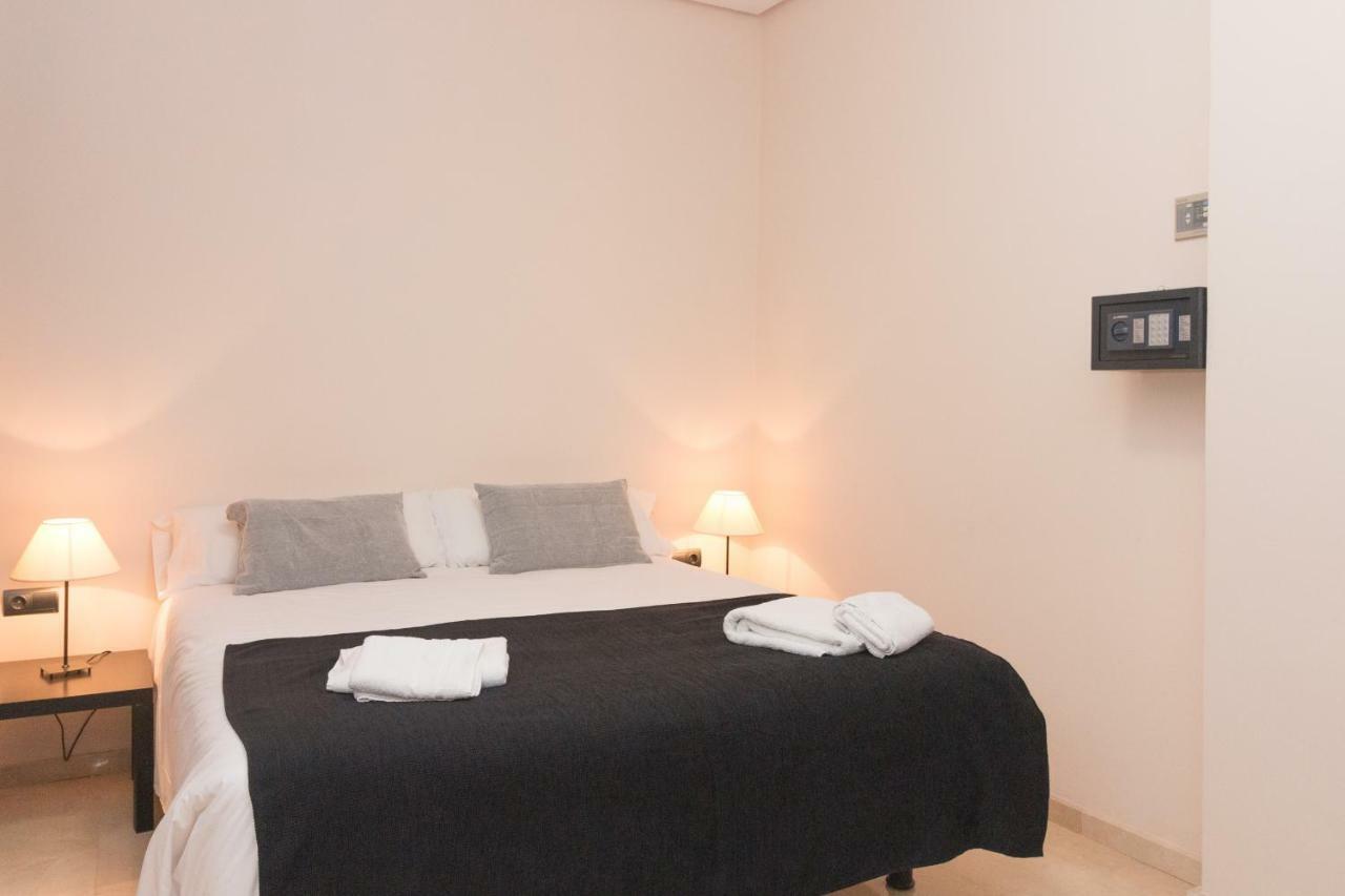 Bet Apartments - Canovas Rooms Valencia Luaran gambar